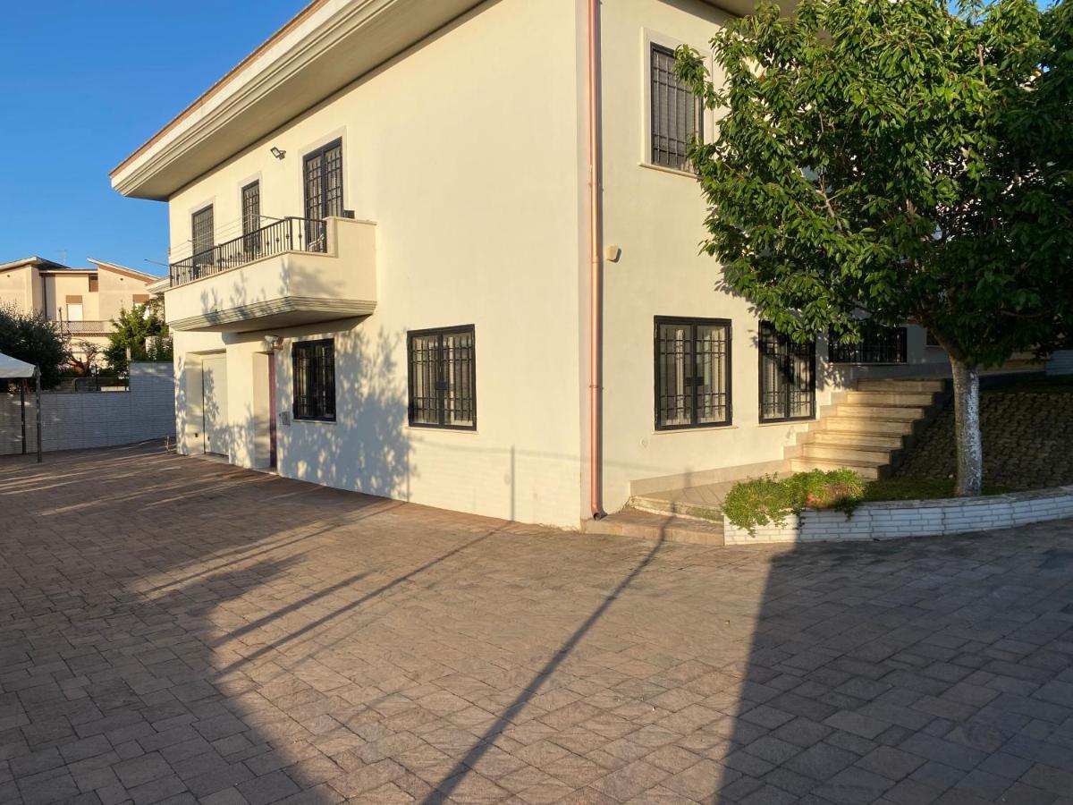 Alloggio Turistico Villa Camelia Lavinio Anzio Bagian luar foto